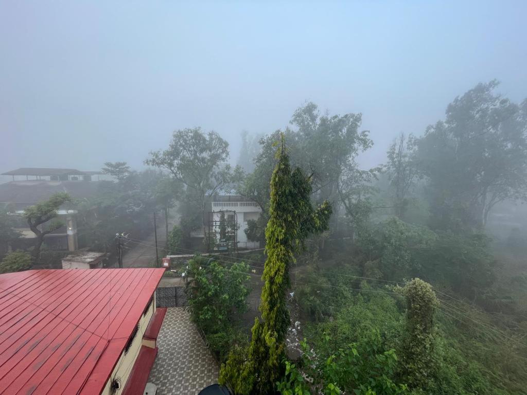 Hotel Phoenix Lonavala Exteriér fotografie
